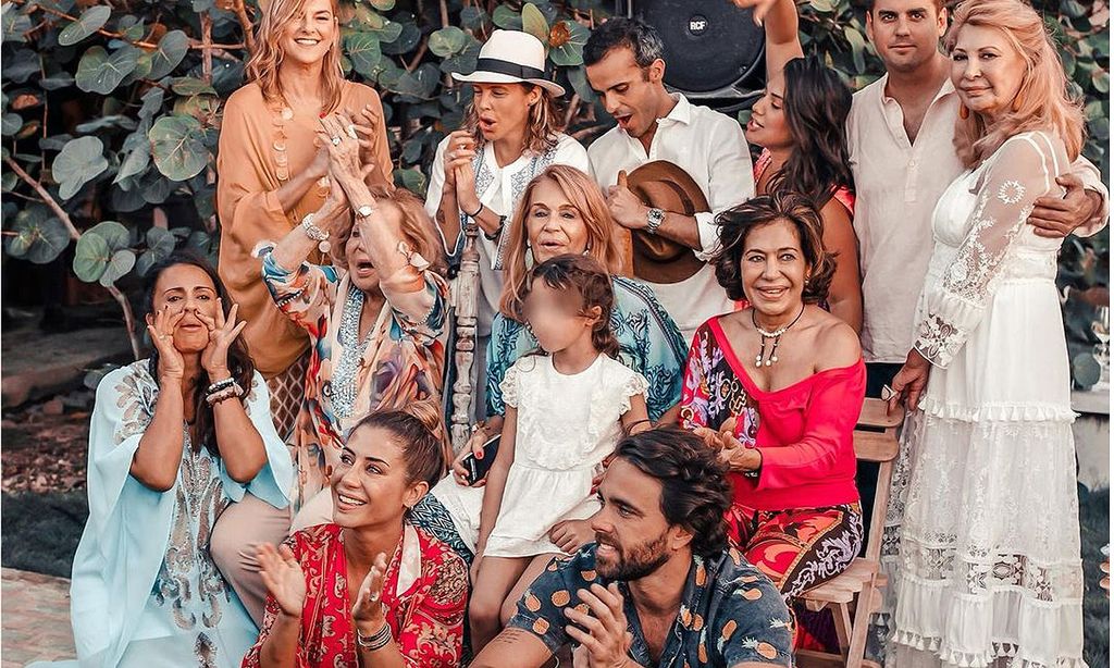 Elena Tablada comparte nuevas (y divertidas) imágenes de su preboda en homenaje a su abuela