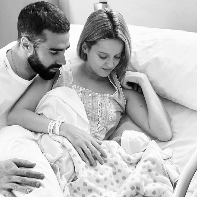 ¡Bienvenido, Martín! Dani Carvajal y Daphne Cañizares ya son papás