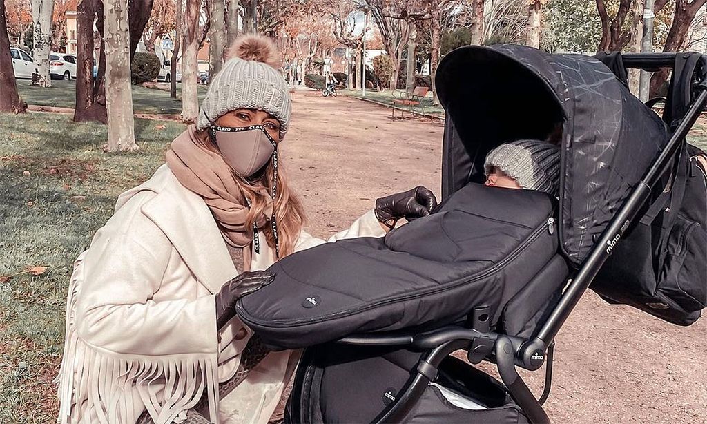 ¡Igual que mamá! Elena Tablada y su hija Camila se protegen del frío conjuntadas