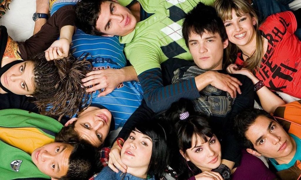 El reparto de 'Física o Química' calienta motores para su reencuentro recreando uno de sus posados