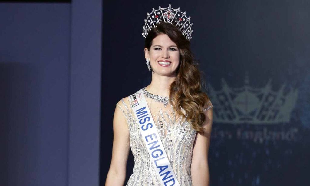 Carina Tyrrell, la Miss que ha cambiado la corona por luchar contra el coronavirus