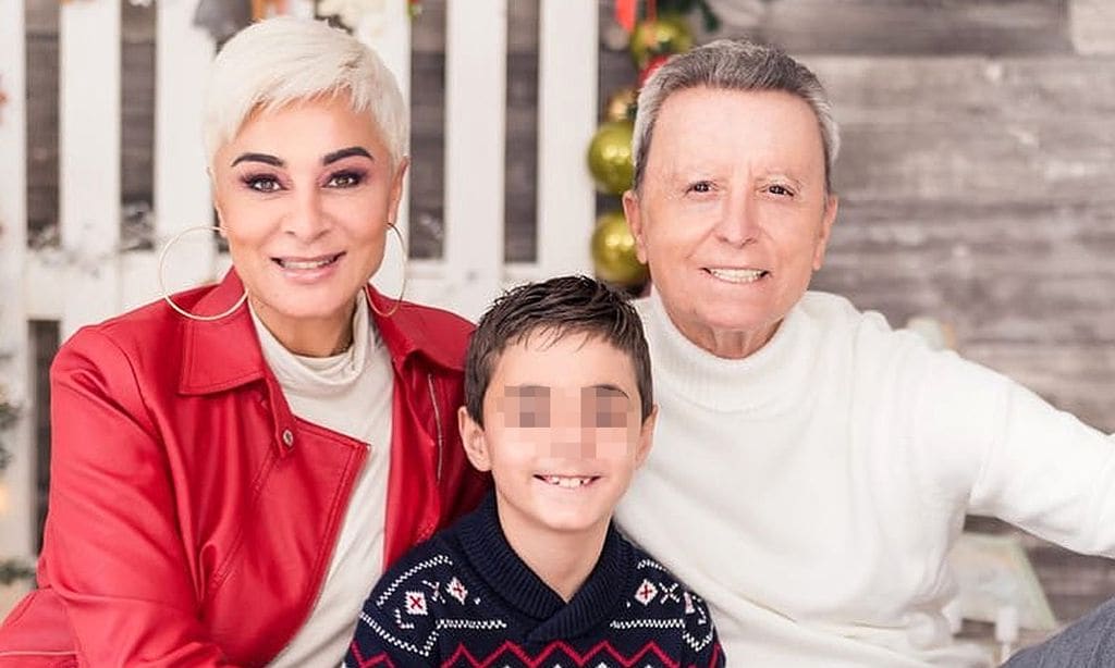 Ana María Aldón y José Ortega Cano felicitan la Navidad con su posado más familiar