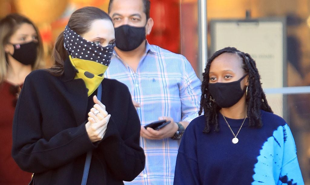 ¡Día de chicas! Angelina Jolie y su hija Zahara, juntas de compras