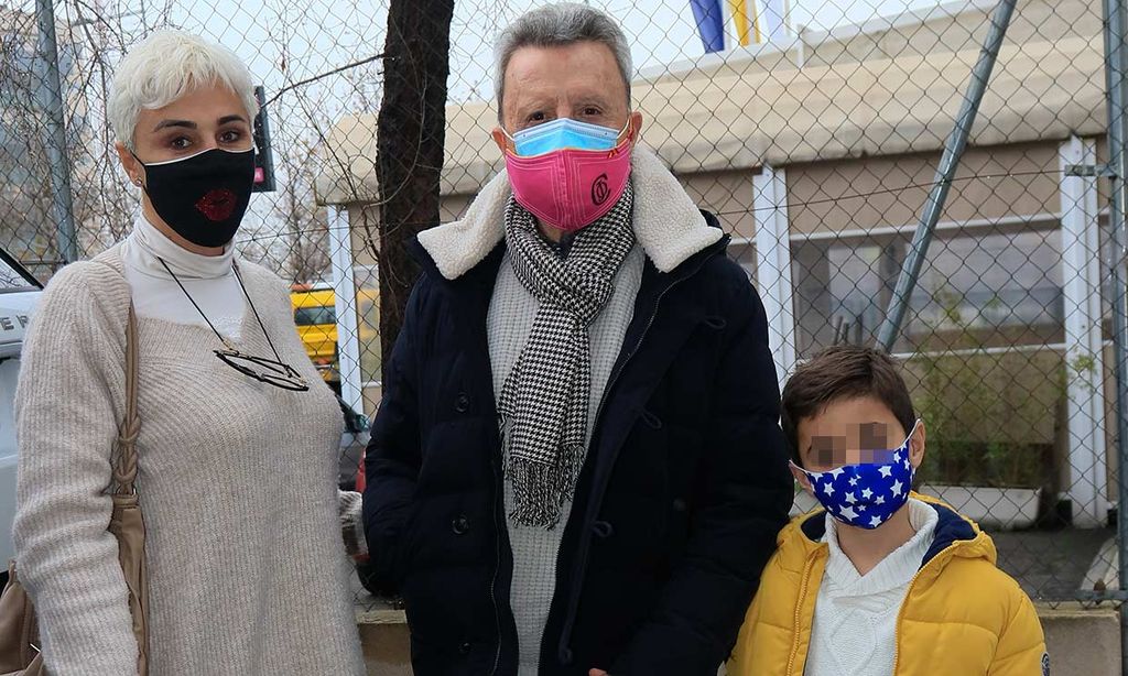 La emoción de Ortega Cano al recibir el regalo de cumpleaños de su hijo: una canción al piano