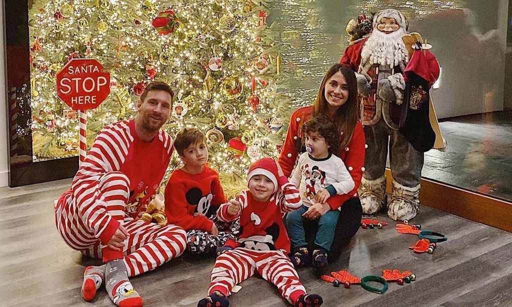 ¡Desde Argentina y en pijama! El tradicional posado navideño de Leo Messi y su familia