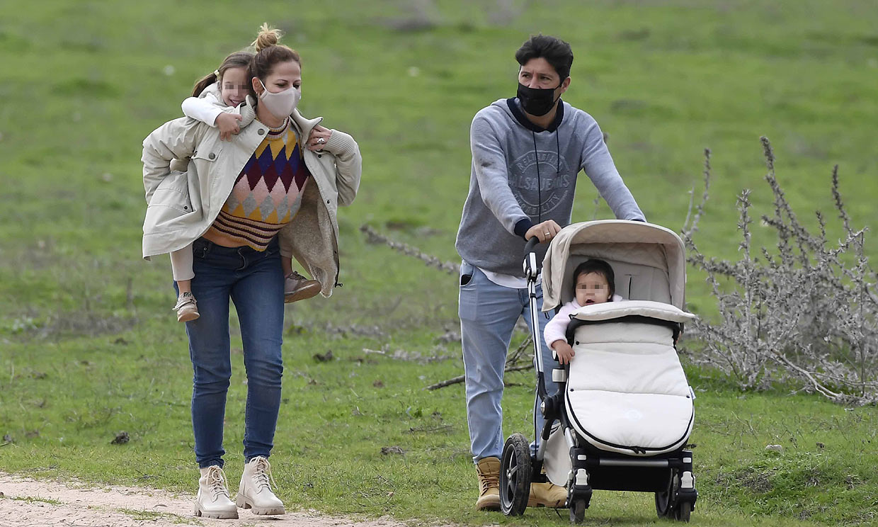 ¡A caballito! Pastora Soler disfruta de un paseo familiar por el campo