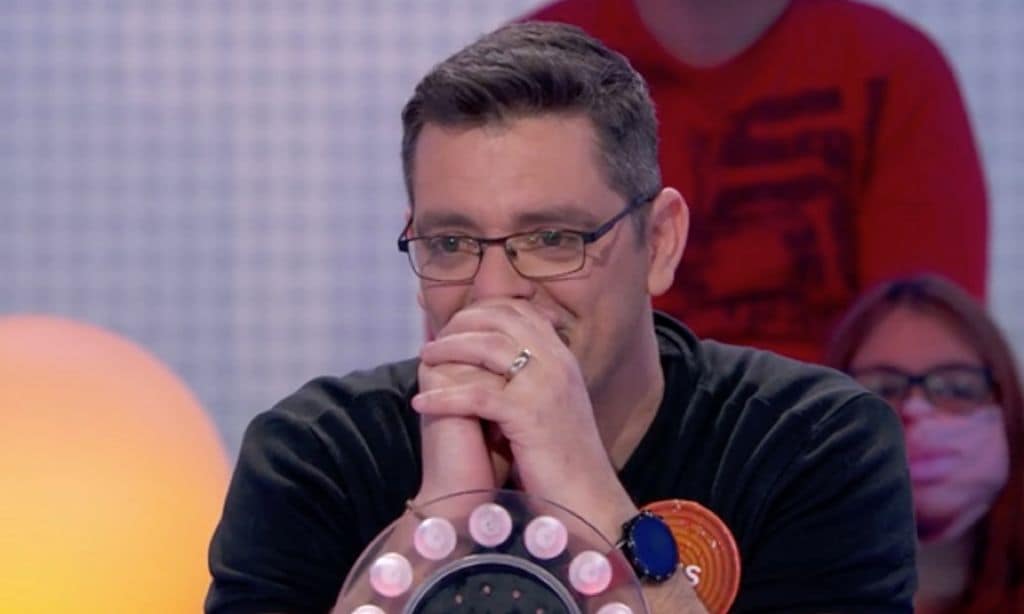 Luis, concursante de 'Pasapalabra', rompe a llorar en la despedida de su regidora