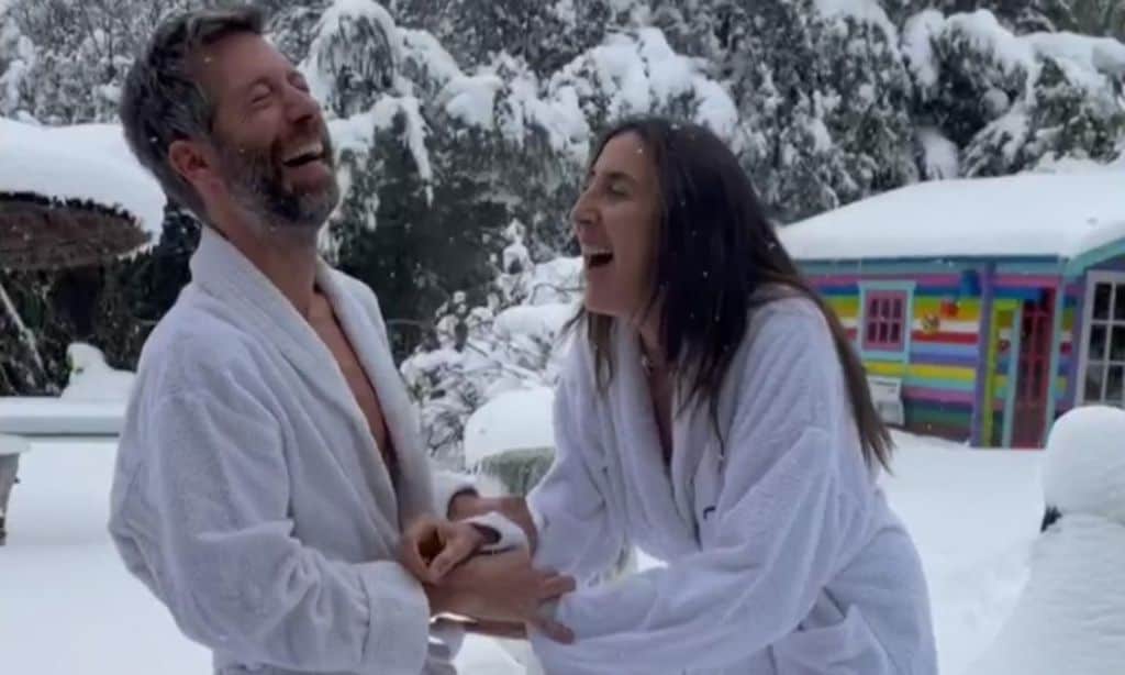 Paz Padilla imita con mucho humor a Cristina Pedroche y nos regala el posado más divertido sobre la nieve