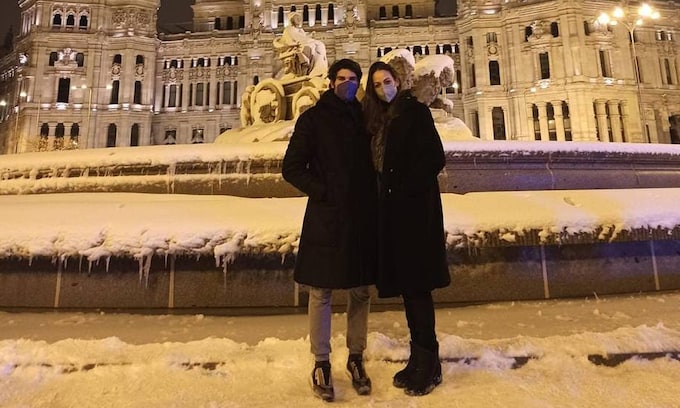 Eva González y Cayetano Rivera, de paseo por Madrid