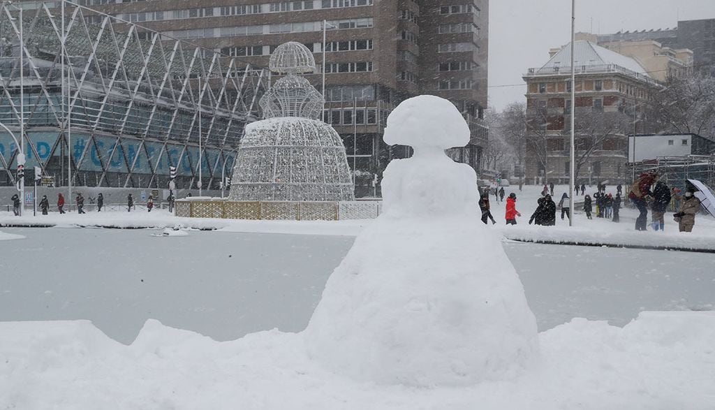 Meninas, dinosaurios y otras curiosidades: la cara más divertida de la nevada