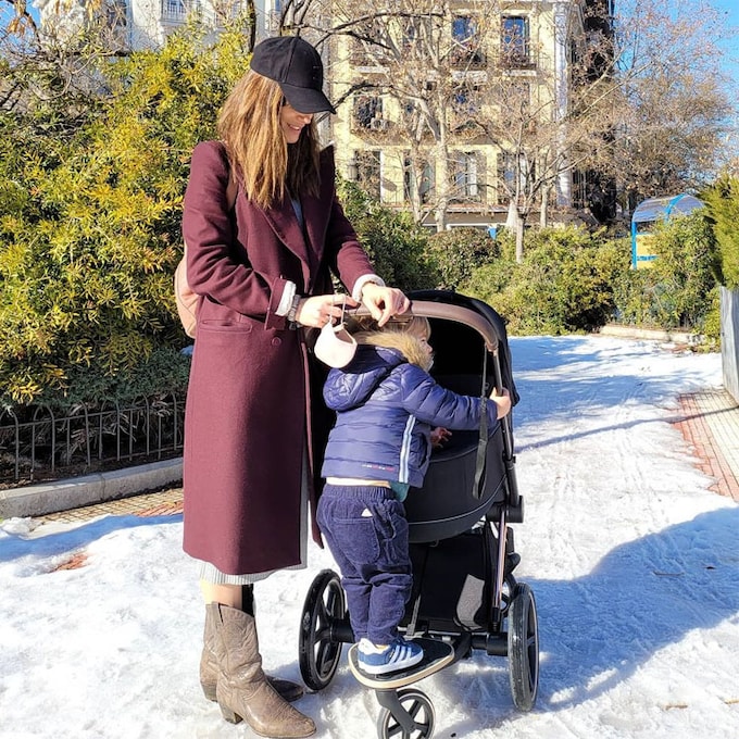 'Todo un reto', así describe Isabel Jiménez su primer paseo como mamá de dos