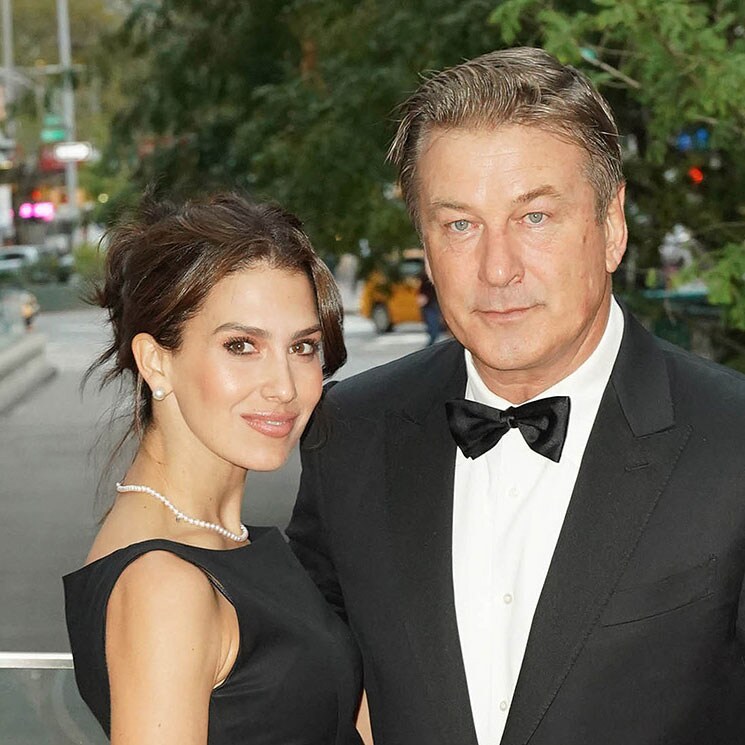 Alec Baldwin se toma un respiro tras el revuelo causado por la nacionalidad de su esposa