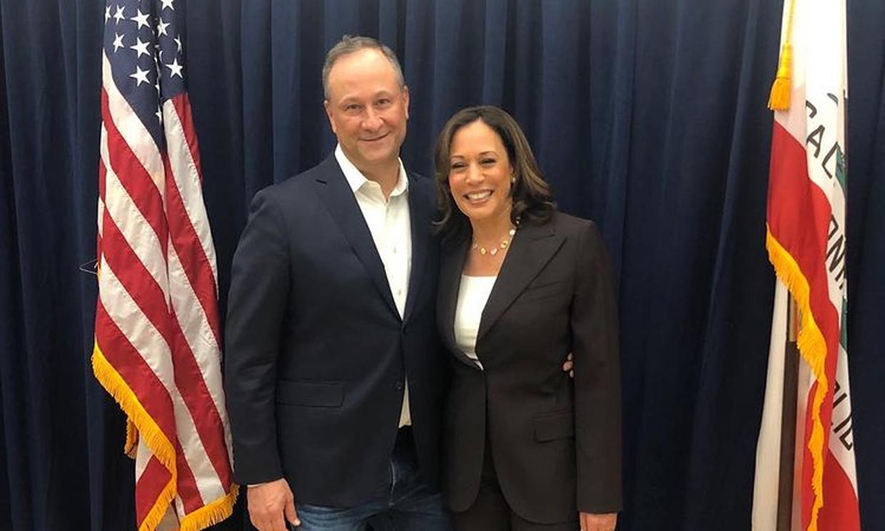 Se tomó un año sabático para hacer campaña con ella: así es Doug Emhoff, el mayor apoyo de Kamala Harris