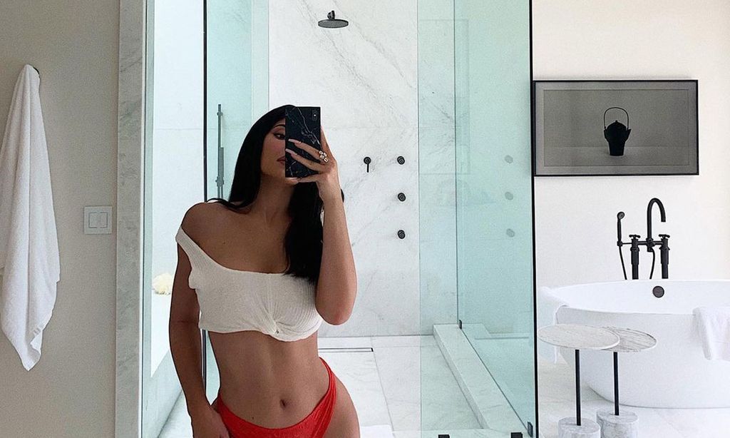 ¿Por qué se ha hecho viral la ducha de Kylie Jenner?