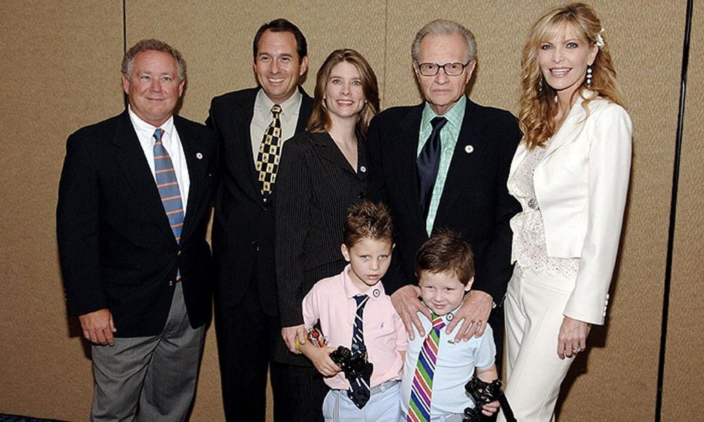 Larry King y cinco de sus seis hijos, además de su última mujer, Shawn Southwick