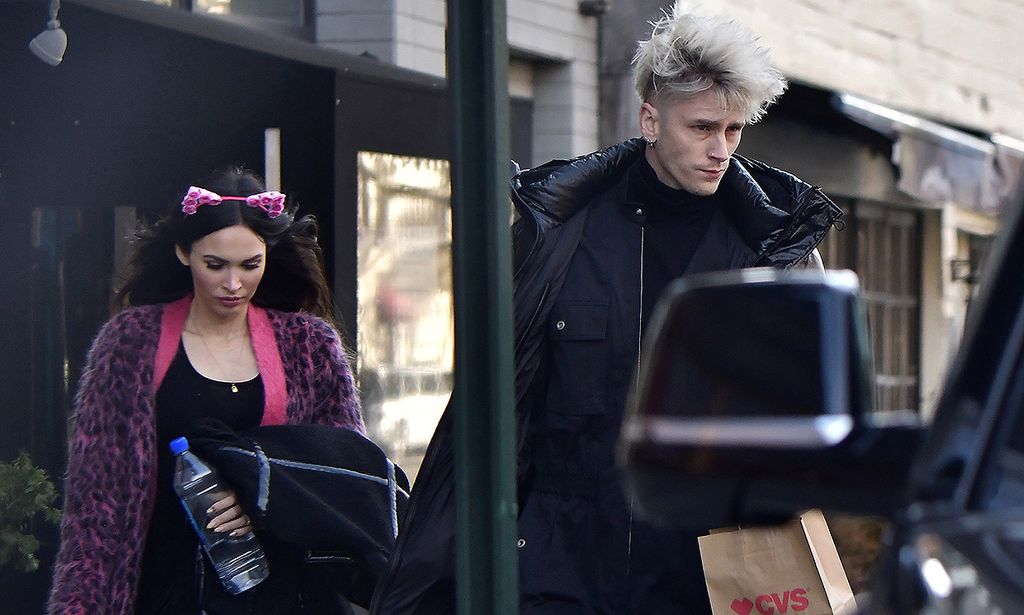 El nuevo anillo de Megan Fox da pie a las especulaciones, ¿está prometida con Machine Gun Kelly?