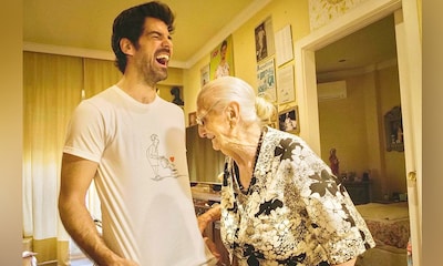 ¡Bailando salsa! Miguel Ángel Muñoz y su 'Tata' de 96 años mueven las caderas al ritmo de Marc Anthony