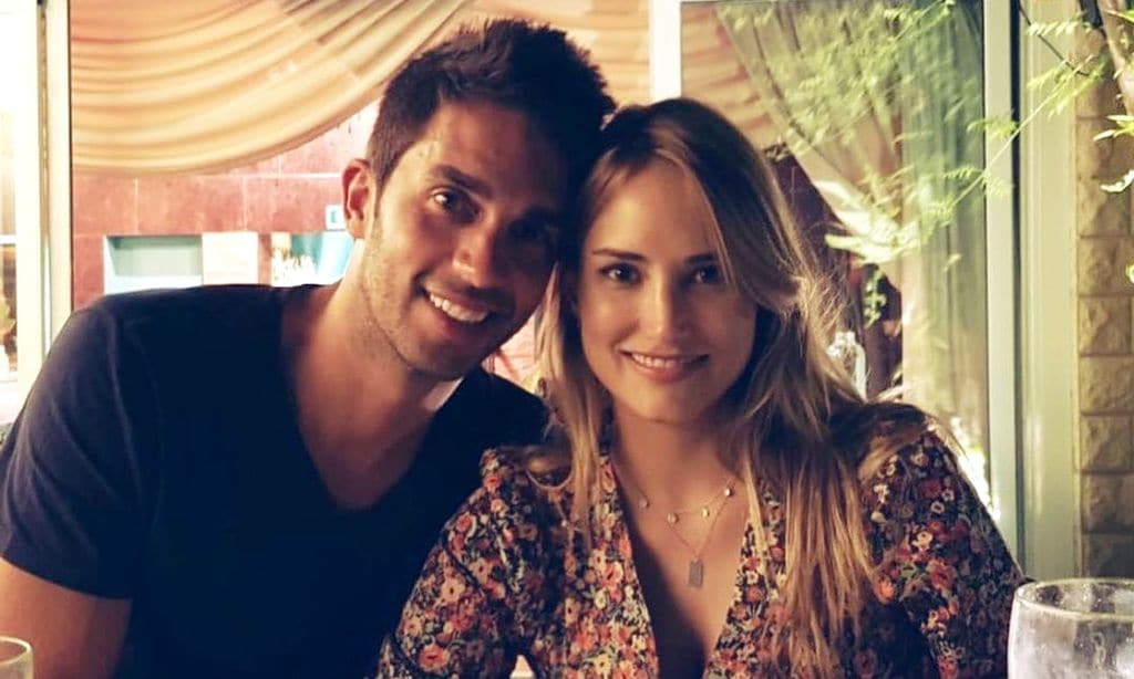 Alba Carrillo felicita a Santi Burgoa, su 'mejor tentación', en pleno directo