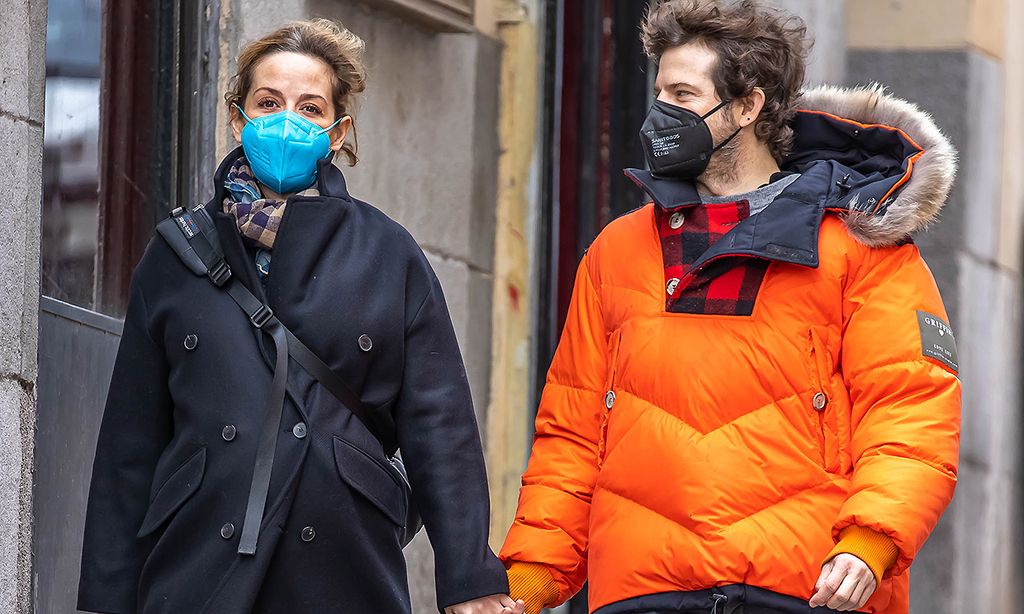 ¡La dulce espera! María Adanez luce embarazo paseando enamorada por Madrid
