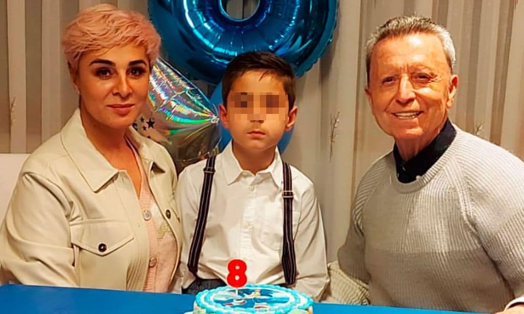 Con tarta de Sonic y 'poquitos regalos': el hijo de Ortega Cano cuenta cómo ha celebrado sus 8 años