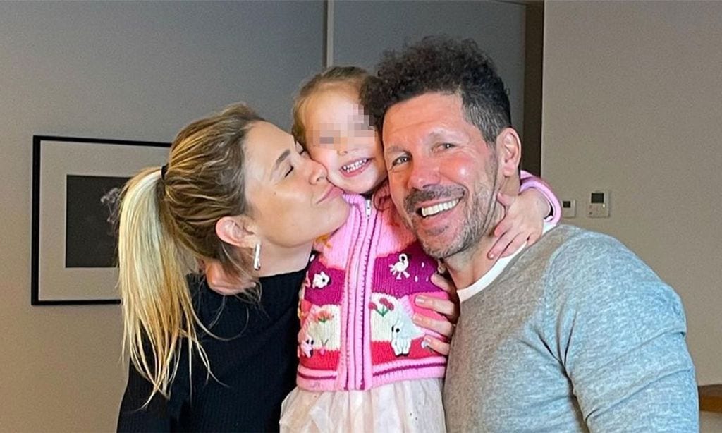 Valentina, la hija pequeña de Carla Pereyra y Simeone, cumple dos años