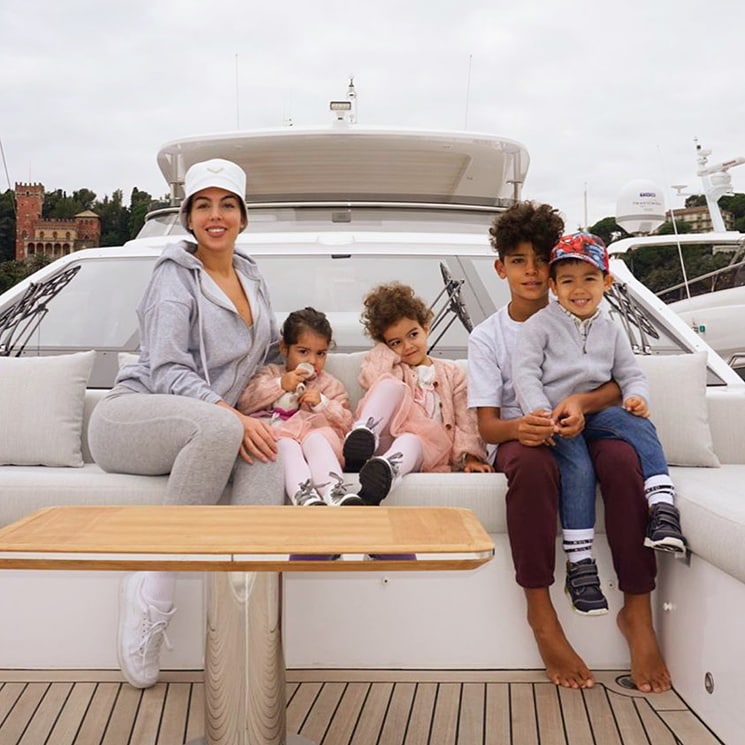 El mágico día en altamar de Georgina Rodríguez y sus cuatro pequeños marineros