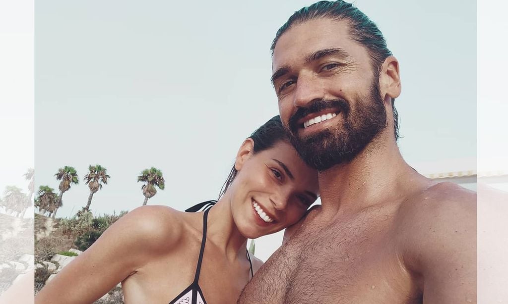 ¡Pareja de guapos! El piragüista Javier Hernanz presume de novia