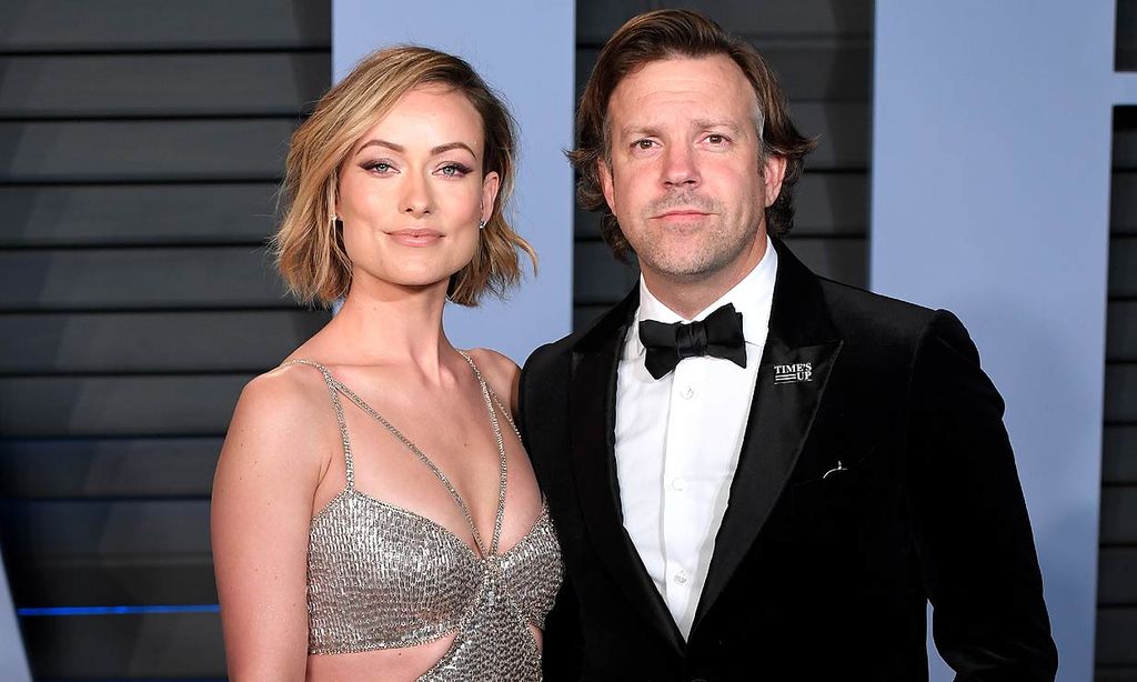 Olivia Wilde, desconcertada al recibir un misterioso sobre de su ex en  pleno escenario