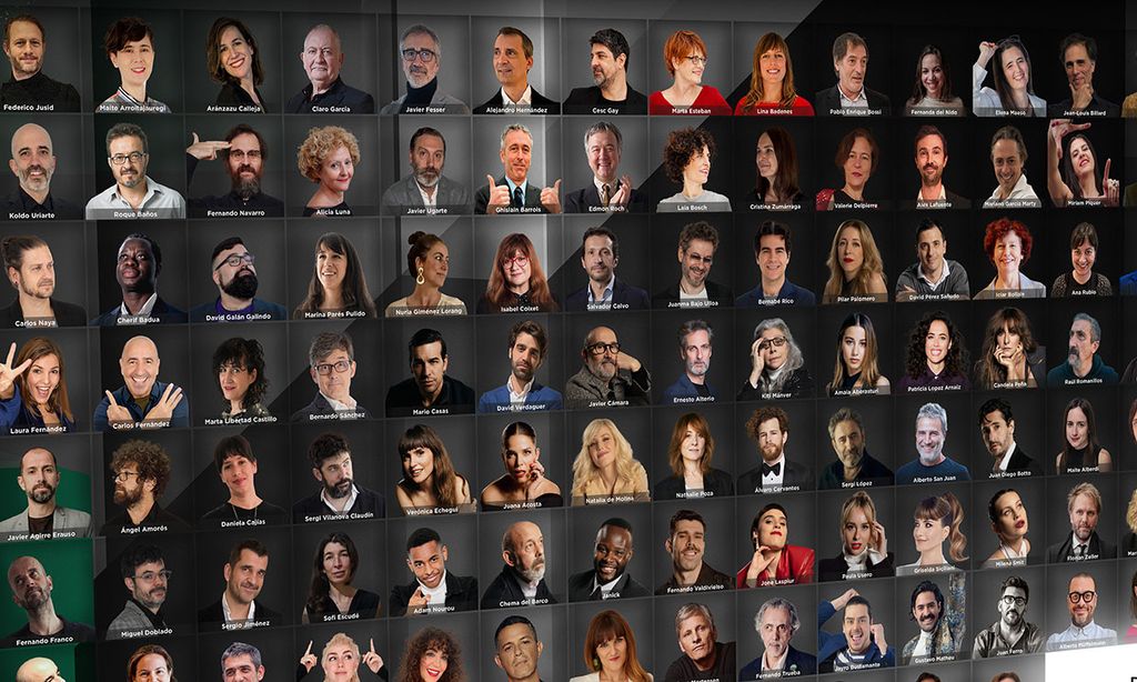 La foto de familia de los Goya como 'La tribu de los Brady'