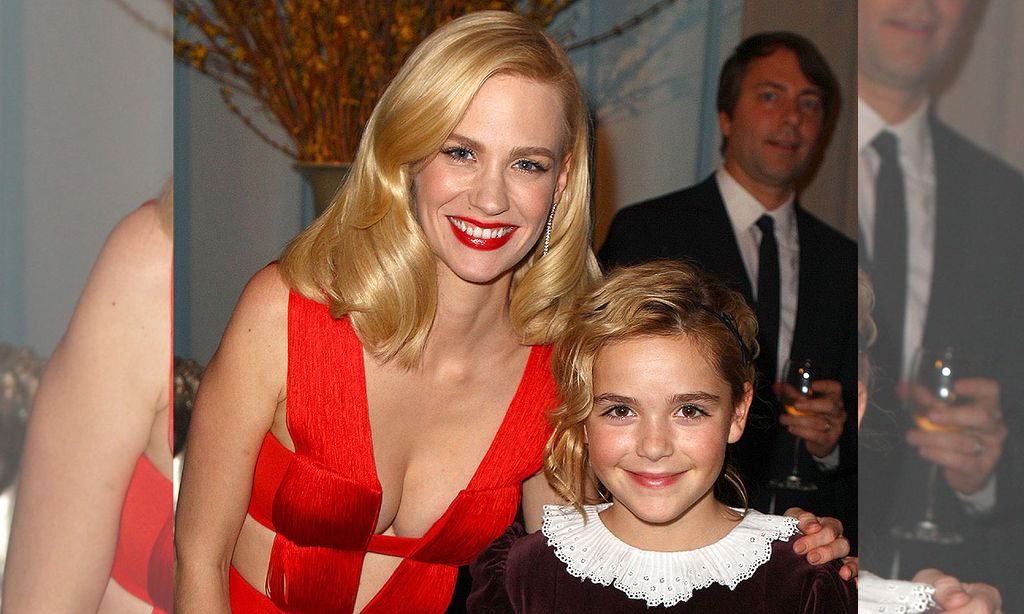 January Jones y Kiernan Shipka recrean su foto de los Globos de Oro, ¡10 años después y a distancia!