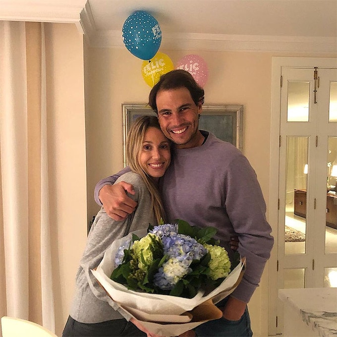 Flores, globos y su inseparable hermano Rafa: así celebra Maribel Nadal sus 30 años