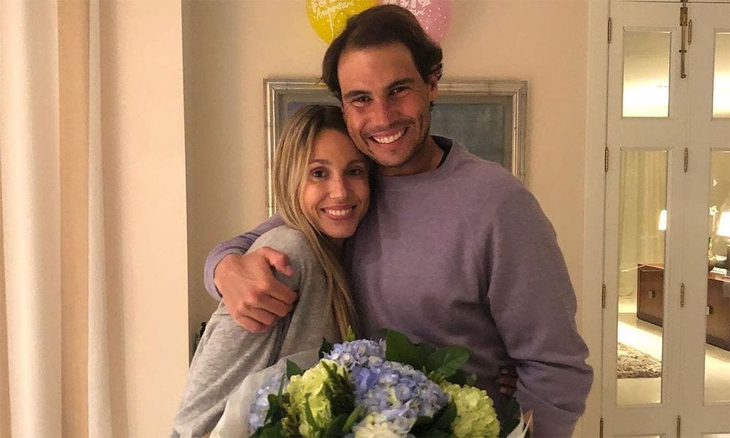 Flores, globos y su inseparable hermano Rafa: así celebra Maribel Nadal sus 30 años
