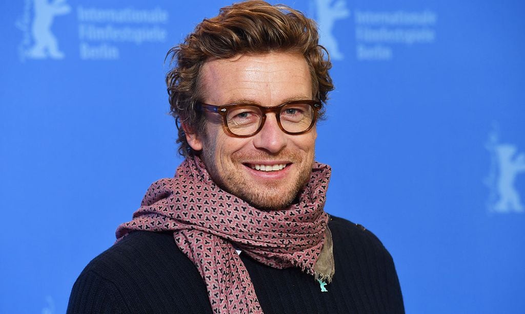 Simon Baker, de 'El mentalista', fotografiado en muy buena compañía un mes después de su separación