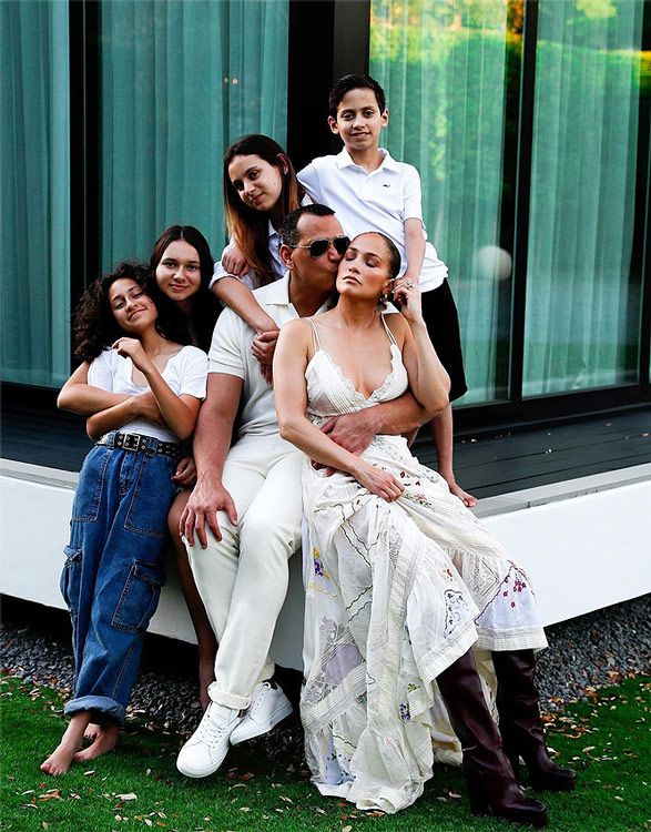 Jennifer Lopez y Alex RodrÃ­guez junto a los hijos de cada uno