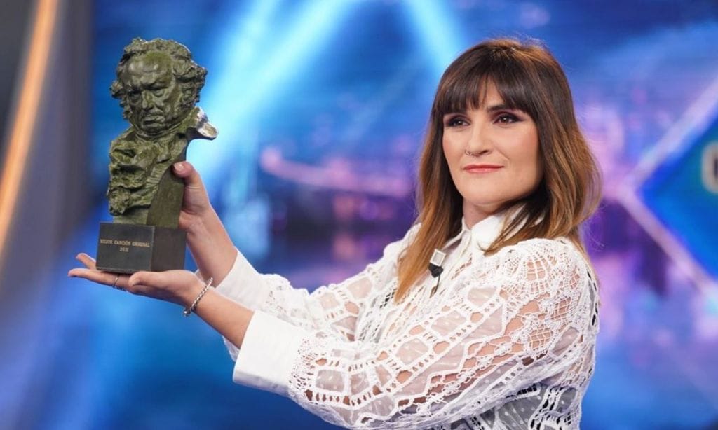 ¡Papá, no te lo lleves al súper': las divertidas anécdotas de Rozalén tras ganar el premio Goya