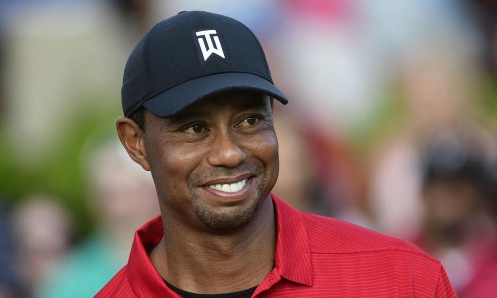 Tiger Woods regresa a casa un mes después del grave accidente de coche que sufrió