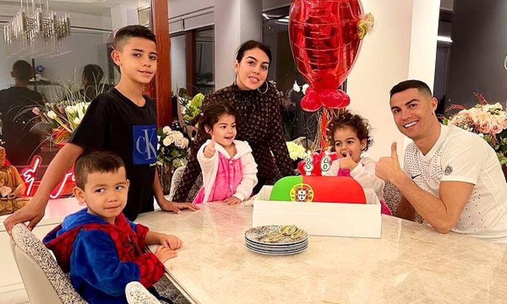 'Te queremos infinito’, Georgina se emociona con Cristiano ejerciendo de padrazo (y de entrenador)