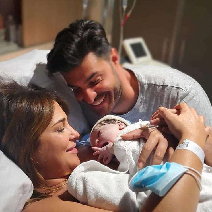Paula Echevarría y Miguel Torres presentan a su primer hijo con esta preciosa foto