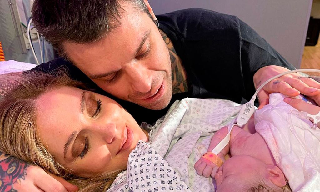 Chiara Ferragni muestra las lágrimas de emoción de su marido, Fedez, con su hija recién nacida en brazos