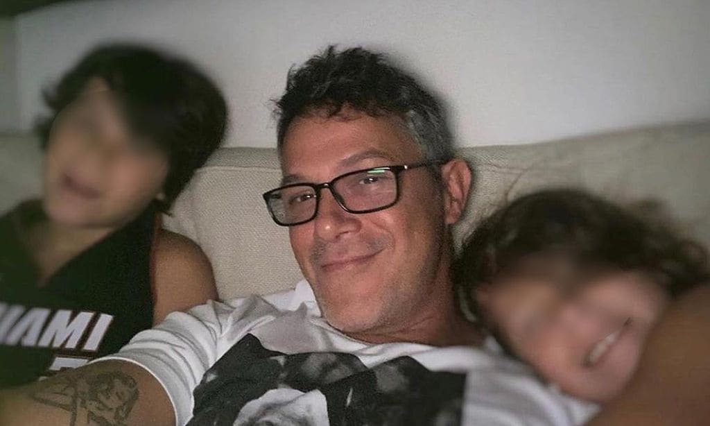 'La marca de la responsabilidad': Alejandro Sanz muestra cómo tiene su hijo Dylan la cara por la mascarilla