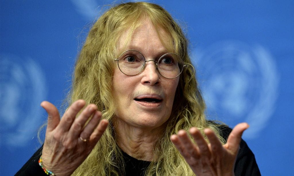 Mia Farrow sale al paso de los 'falsos rumores' sobre la muerte de tres de sus catorce hijos