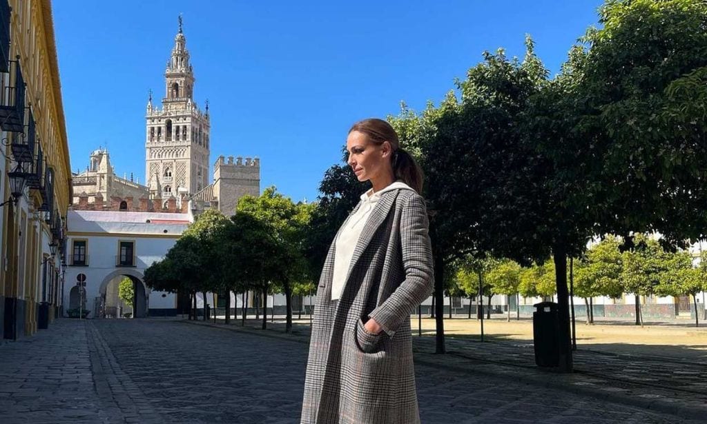Eva González adapta las tradiciones para vivir su particular 'Madrugá'