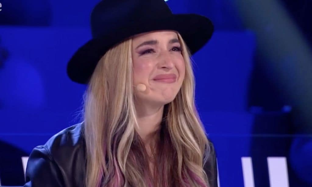 Lola Índigo se emociona al ver a uno de sus amigos en 'The dancer'