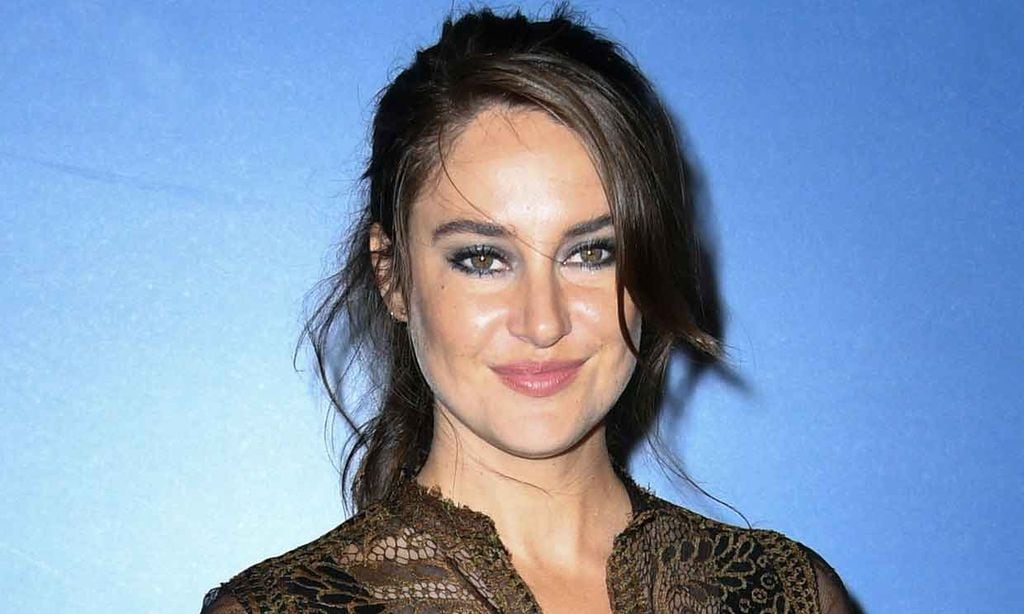 Shailene Woodley presume de prometido y de su fabuloso anillo de compromiso