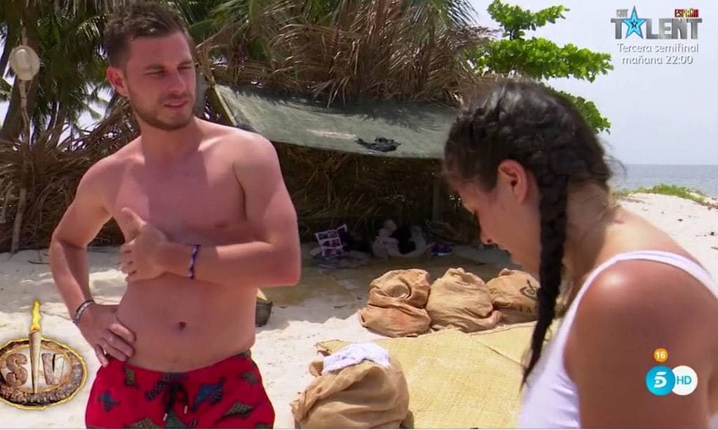 Saltan chispas entre Tom Brusse y Alejandro Albalá por culpa del fuego en 'Supervivientes'