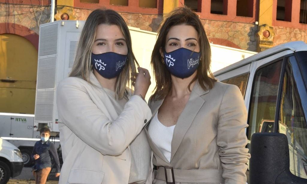 Alba Díaz y Virginia Troconis apoyan a Manuel Díaz 'El cordobés' al vovler a los ruedos