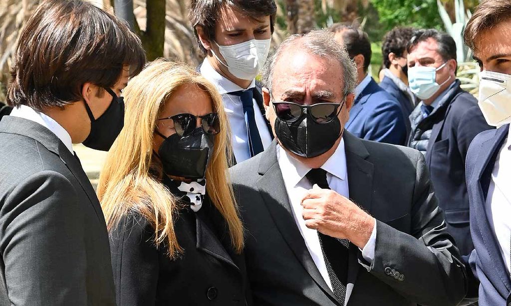 Pedro Trapote despide a su hijo arropado por familiares y amigos como Cayetana Rivera o Ana Rosa Quintana