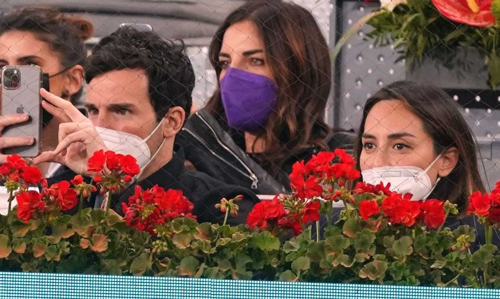 Ana Boyer, Tamara Falcó e Íñigo Onieva se citan en la Caja Mágica para animar a Fernando Verdasco