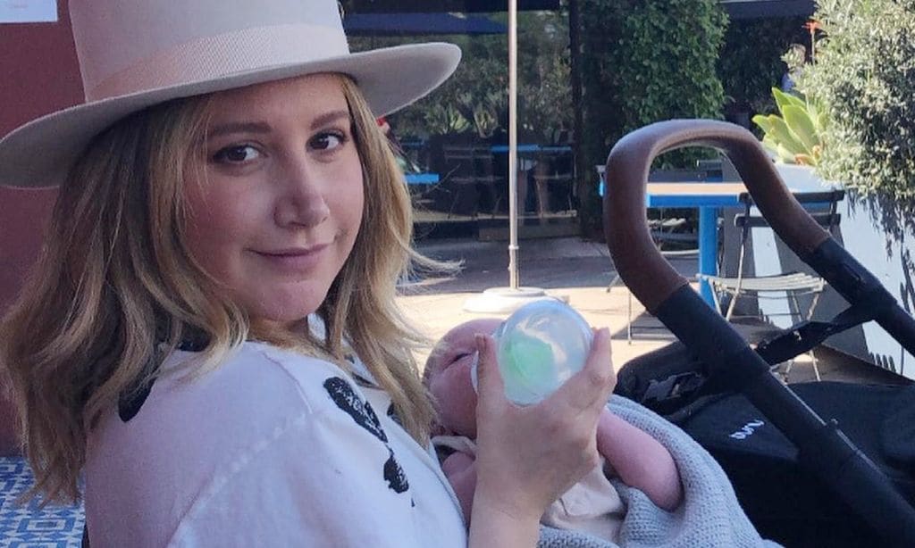 Ashley Tisdale ('High School Musical') presenta a su hija Jupiter