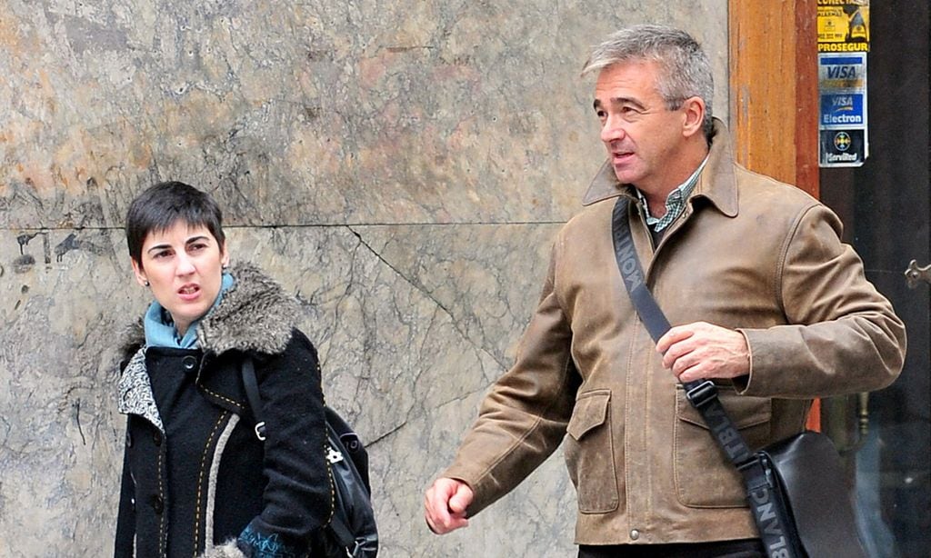 Tres hijos, uno de ellos actor, y una boda íntima con su compañera en la radio: la discreta vida de Carles Francino
